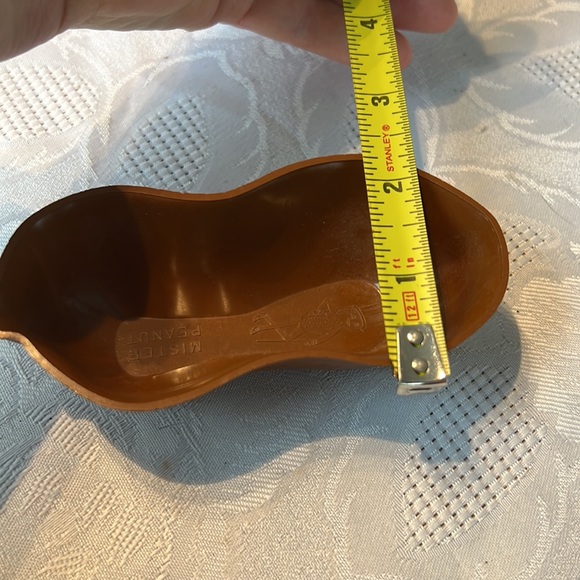 Vintage 1960's Planters Plastic Peanut Shaped Footed Nut Dish - Picture 8 of 8